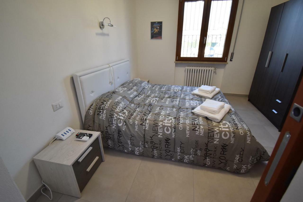 Mem House - Tra Il Lago Di Garda E Verona Кастельнуово-дель-Гарда Экстерьер фото